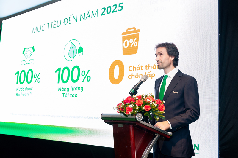 Alexander Koch - Managing Director, HEINEKEN Vietnam, speaking at the press conference